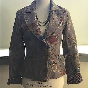 Gorgeous fitted jacket…